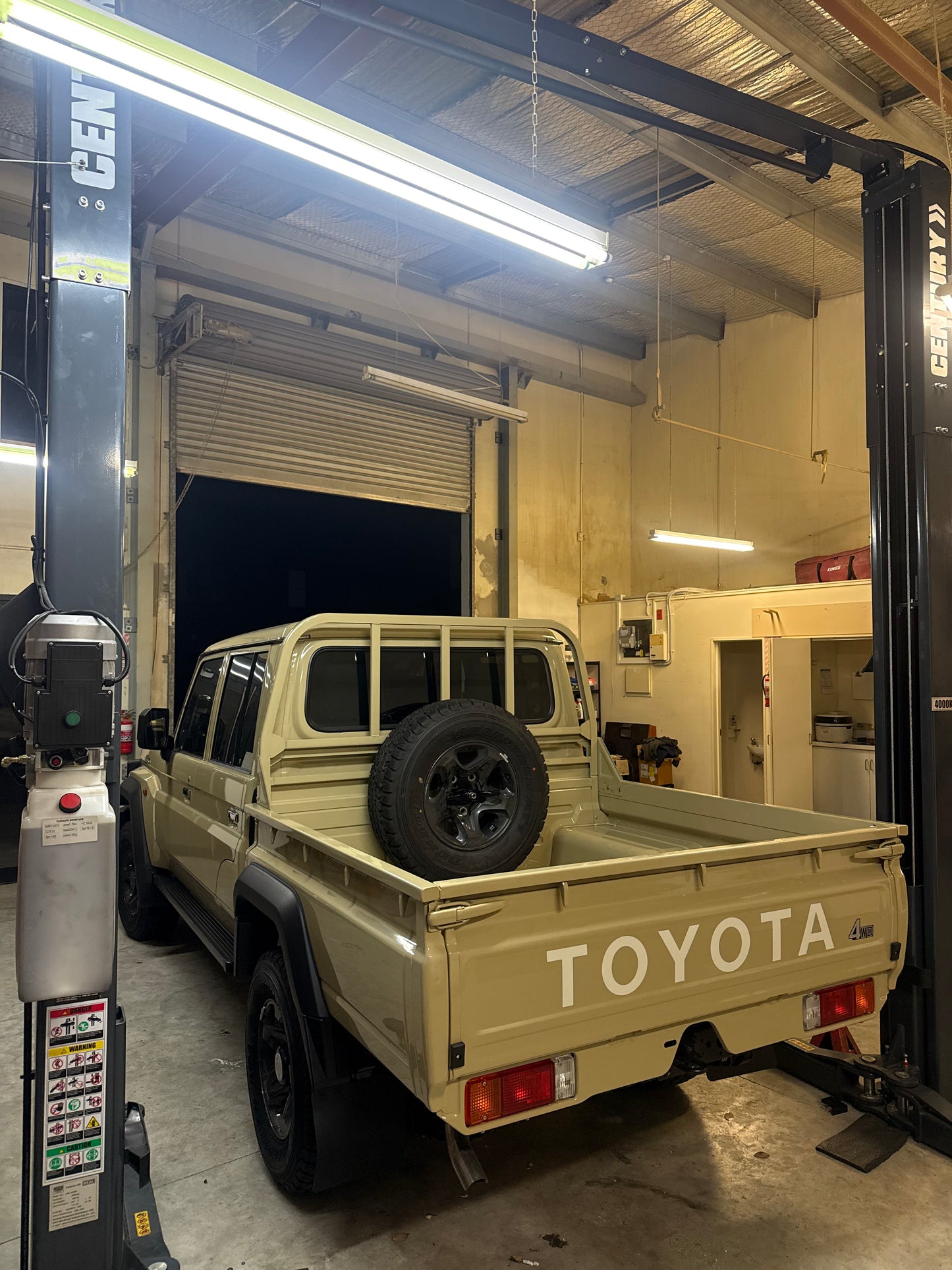 Original Toyota Wellside for 79 Series